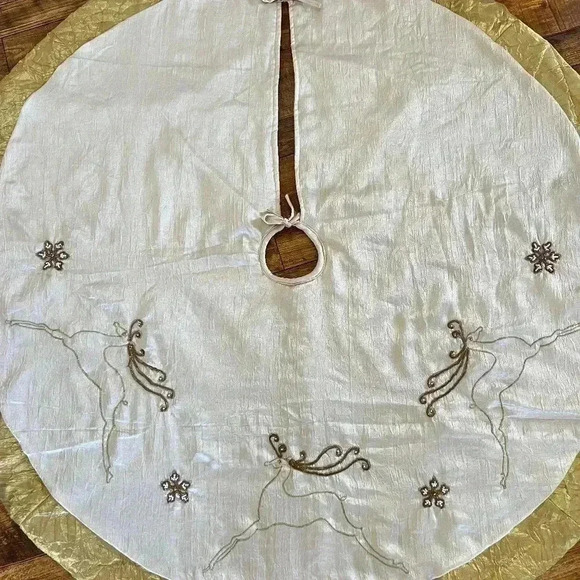 Vintage Christmas Tree Skirt Gold & Cream Reindeers - Picture 5 of 7